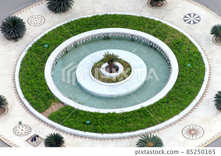 Roundabout fountain Roundabout fountain 85250165