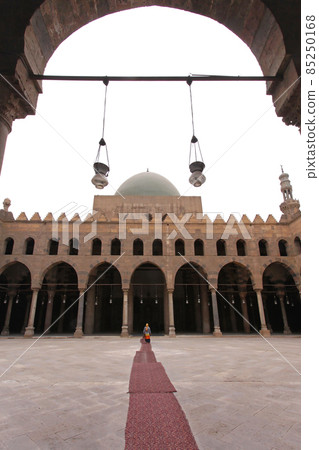 Mosque courtyard Mosque courtyard 85250168