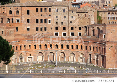 Trajan forum market 85250224
