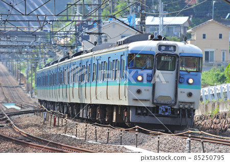 中央本線鹽津上野原 JR 東系列 115 C8 編隊（長野） 85250795