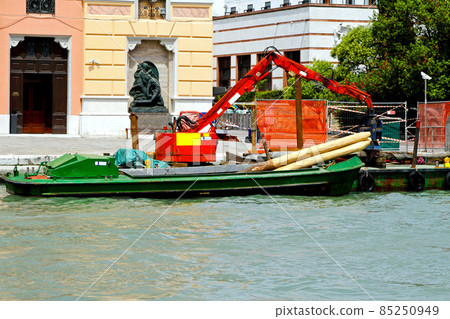 Venice maintenance Venice maintenance 85250949