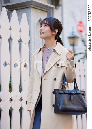 A woman walking in the city at work A woman walking in the city at work 85252705