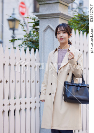 A woman walking in the city at work A woman walking in the city at work 85252707
