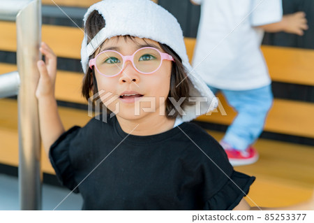 女孩眼鏡弱視 85253377