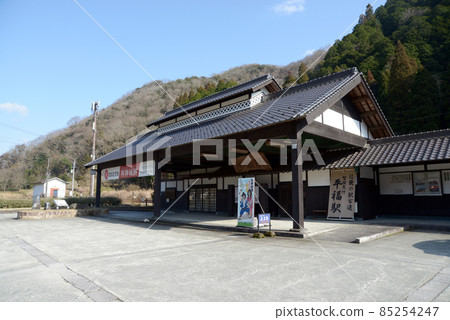 兵庫縣佐葉町智頭線的比福站郵筒比福 兵庫縣佐葉町智頭線的比福站郵筒比福 85254247
