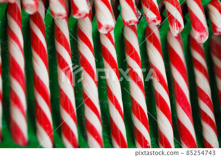 candy canes in green pack 85254743