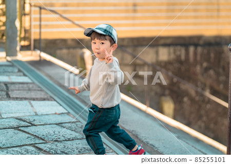 Unpleasant children, boys 85255101