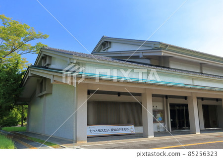 A building surrounded by a forest rich in nature (Aichi Prefectural Ceramic Museum South Building, Seto City, Aichi Prefecture) A building surrounded by a forest rich in nature (Aichi Prefectural Ceramic Museum South Building, Seto City, Aichi Prefecture) 85256323