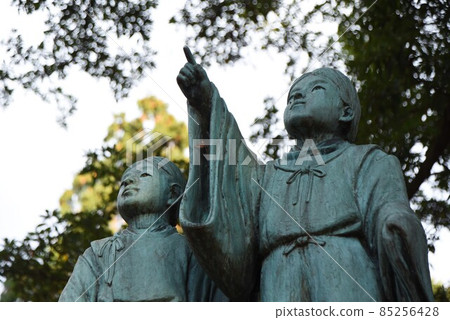 Soga Brothers Statue 85256428