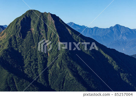 阿彌陀山和北山 / 從八嶽山脈看到的海駒山 / 碘嶽山脊線 85257004