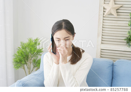 打電話給客廳的女人 85257788