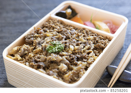 Delicious beef lunch box 85258201