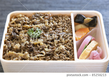 Delicious beef lunch box Delicious beef lunch box 85258213