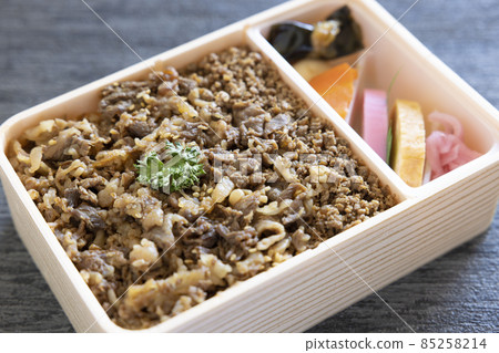 美味的牛肉飯盒 85258214