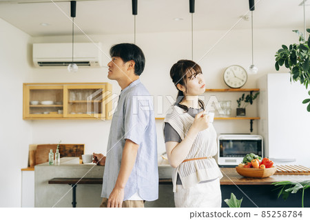 一對夫妻吵架 一對夫妻吵架 85258784