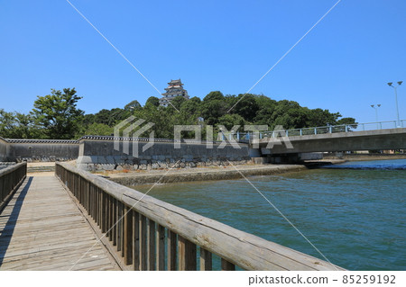 A panoramic view of Karatsu Castle from the sea side A panoramic view of Karatsu Castle from the sea side 85259192
