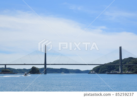 View of the ship heading to Yobuko Ohashi View of the ship heading to Yobuko Ohashi 85259237