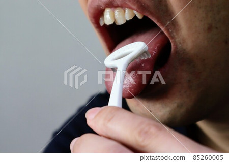 Tongue care with a tongue brush 85260005