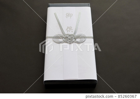 在哀悼慰問盒 2 中作為禮物的香棒 在哀悼慰問盒 2 中作為禮物的香棒 85260367