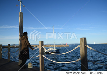 Sea and women Sea and women 85260969