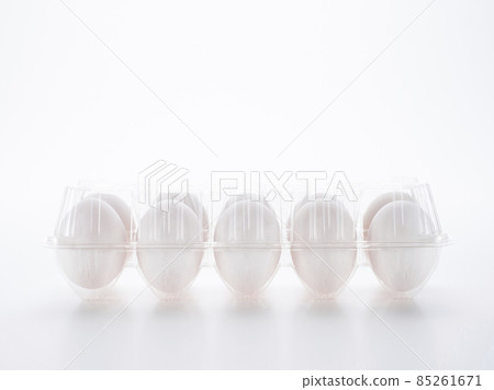 White eggs in a plastic pack White eggs in a plastic pack 85261671