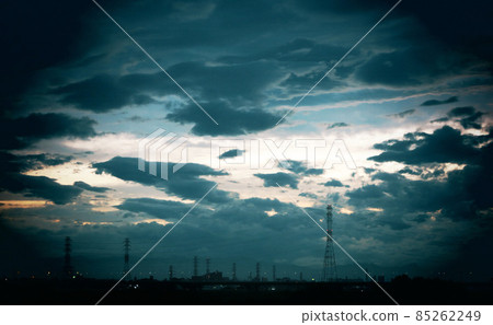 藝術處理的黑暗天空景觀 85262249