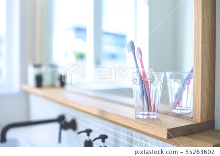 tooth brush, cup, mirror 85263602