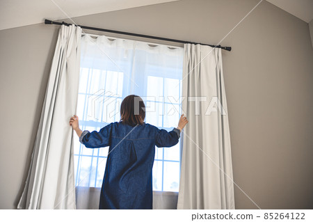 Open the curtain ... 85264122