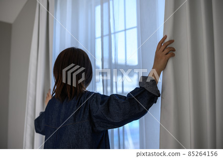 拉開窗簾…… 85264156