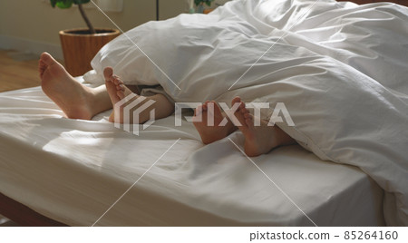 The bedroom  85264160
