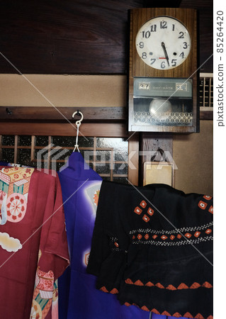 Old folk house and kimono 85264420