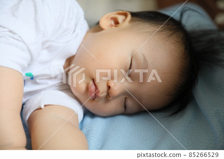 蹣跚學步,睡覺 蹣跚學步,睡覺 85266529