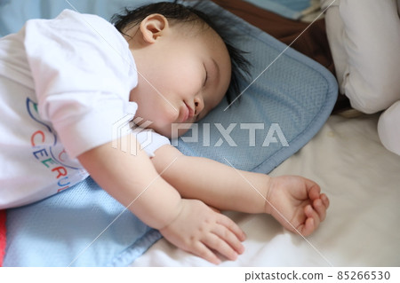 蹣跚學步,睡覺 蹣跚學步,睡覺 85266530