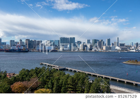 Tokyo Bay and buildings distant view Looking toward Shinagawa from Odaiba (November 2021) 85267529