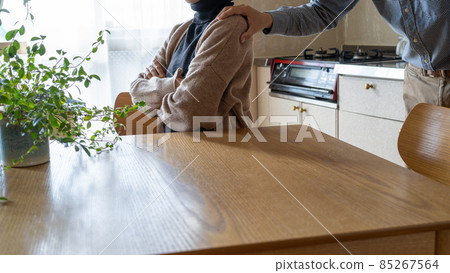 Angry female / apologizing male | Marital quarrel image Angry female / apologizing male | Marital quarrel image 85267564