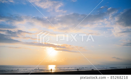 Shonan sea blue sky, sunset and surfers 85268218