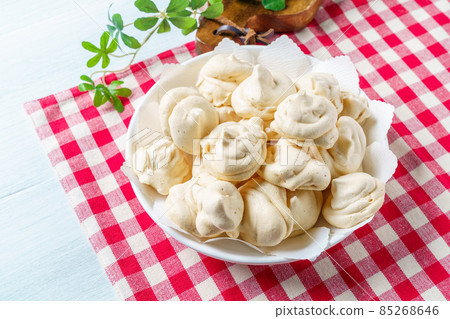 Meringue cookies 85268646