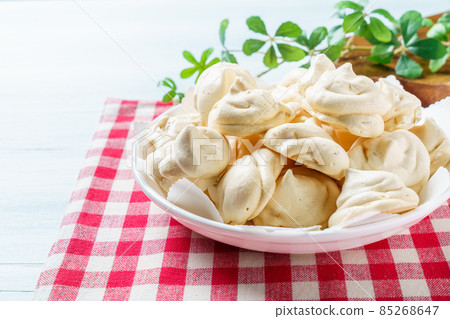 Meringue cookies 85268647