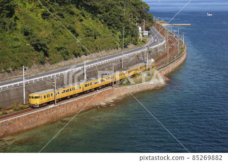 從索橋看山陽本線115系列(山口地區:岩國⇔下關) 從索橋看山陽本線115系列(山口地區:岩國⇔下關) 85269882