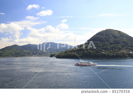 The islands of Setouchi seen from Suo Bridge 85270358