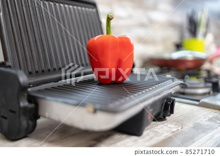 Minimal healthy food concept - Grilled fresh paprika 85271710