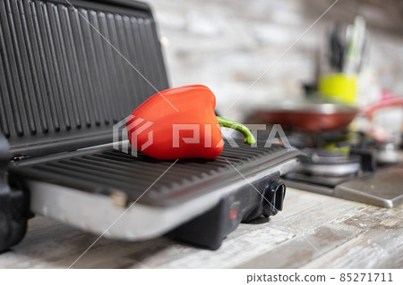 Minimal healthy food concept - Grilled fresh paprika Minimal healthy food concept - Grilled fresh paprika 85271711