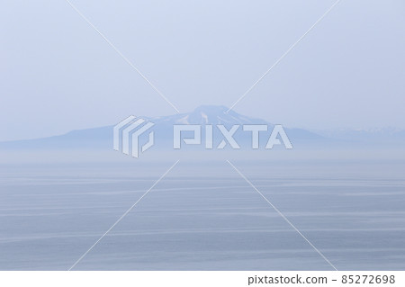 北海道室蘭、北海道駒岳從築久岬望去 北海道室蘭、北海道駒岳從築久岬望去 85272698