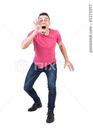 Amazed man screaming news with eyes wide open Amazed man screaming news with eyes wide open 85275057