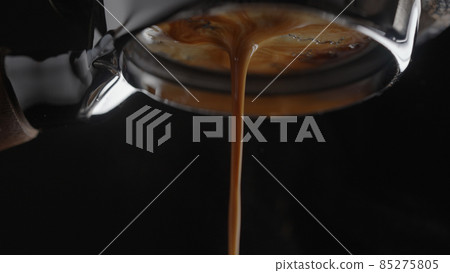 pull espresso shot with bottomless portafilter on a professional coffee machine pull espresso shot with bottomless portafilter on a professional coffee machine 85275805