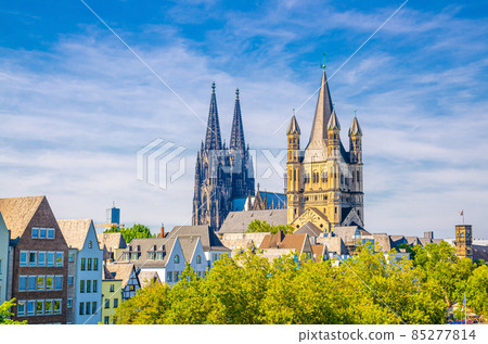 View of historical city centre with towers of Cologne Cathedral 85277814