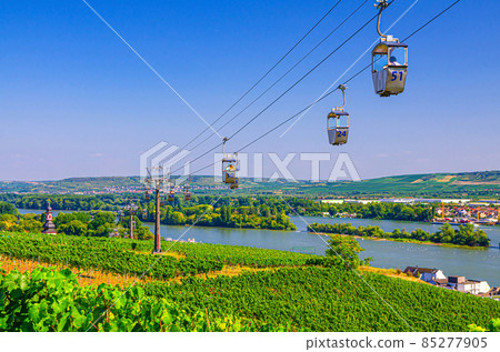Cable car on rope of cableway from Rudesheim am Rhein town to Roseneck mount above vineyards fields Cable car on rope of cableway from Rudesheim am Rhein town to Roseneck mount above vineyards fields 85277905