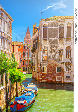 Venice cityscape with narrow water canal 85278308