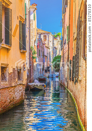 Venice cityscape with narrow water canal Venice cityscape with narrow water canal 85278310