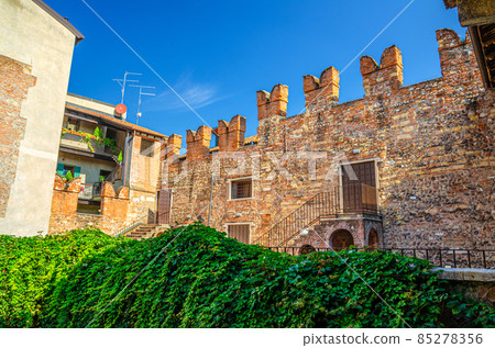 Teatro Nuovo theatre brick wall with merlons from Juliet balcony of Casa di Giulietta 85278356